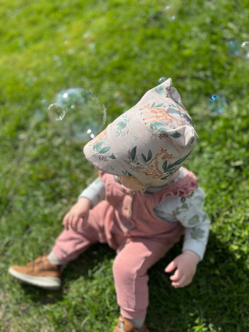 Skjermlue med knyting