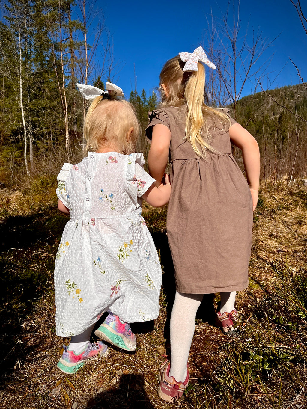 Kjole med volanger