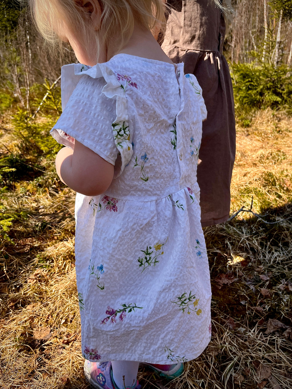 Kjole med volanger